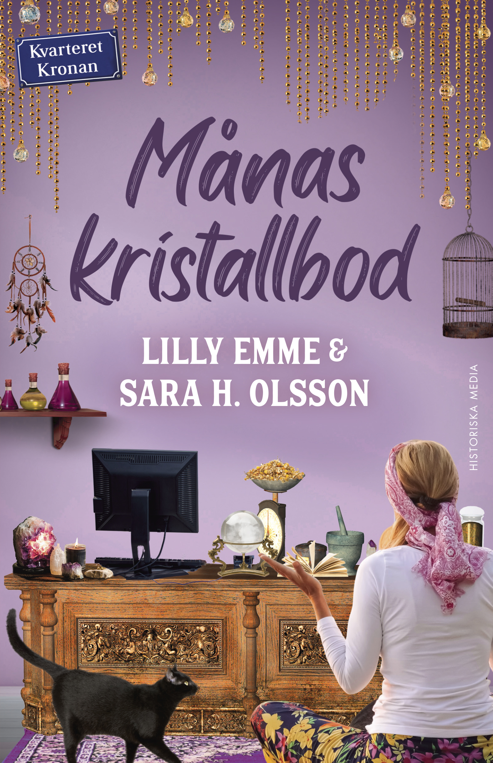 Månas Kristallbod omslag